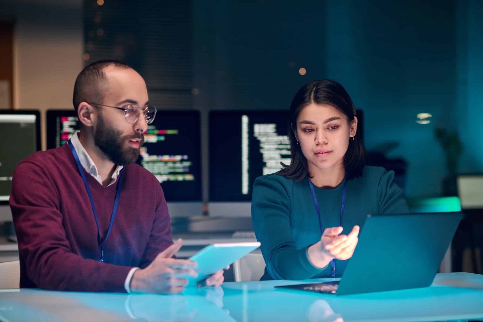 Human risk management with two people looking at a screen